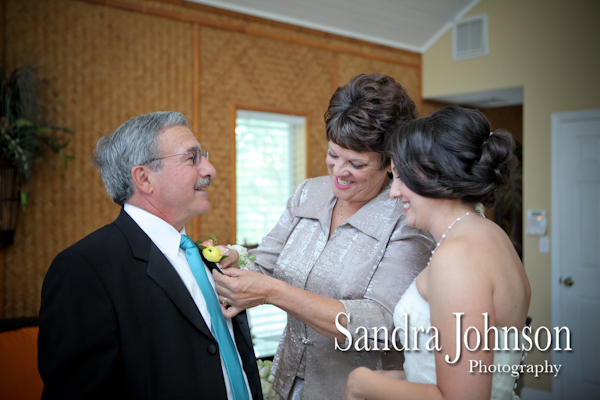 Best Lakeside wedding at Paradise Cove in Orlando, Florida - Wedding photographer - Sandra Johnson (SJFoto.com)